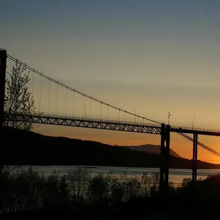 Tjeldsundbrua Maritim 別荘 Evenskjer