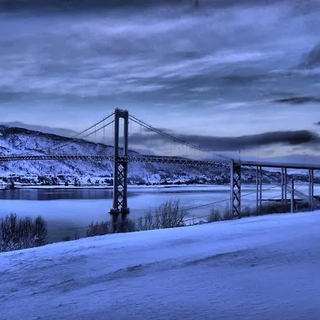 Tjeldsundbrua Maritim בית נופש *